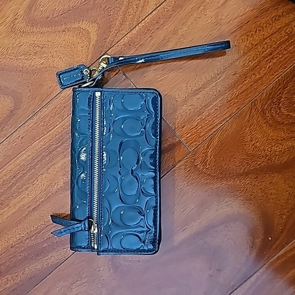 Coach Womens Signature Embossed Patent Leather Wristlet Wallet Teal Green EUC - Picture 4 of 9